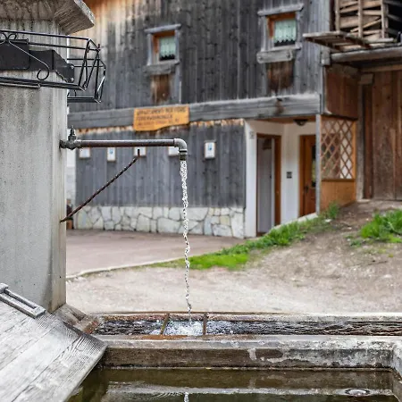 Apartment Ciasa Lino Sas Da Le Undesc Pozza di Fassa
